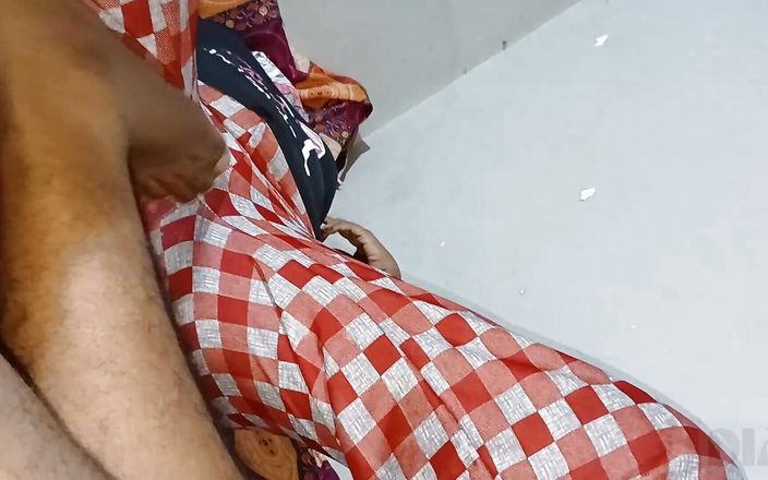 amruta123: Mẹ kế đụ mạnh trong cặp mông to của cô ấy!
