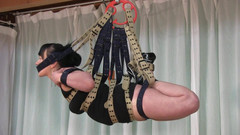 Yvette xtreme: Suspensão do cinto em vestido sexy