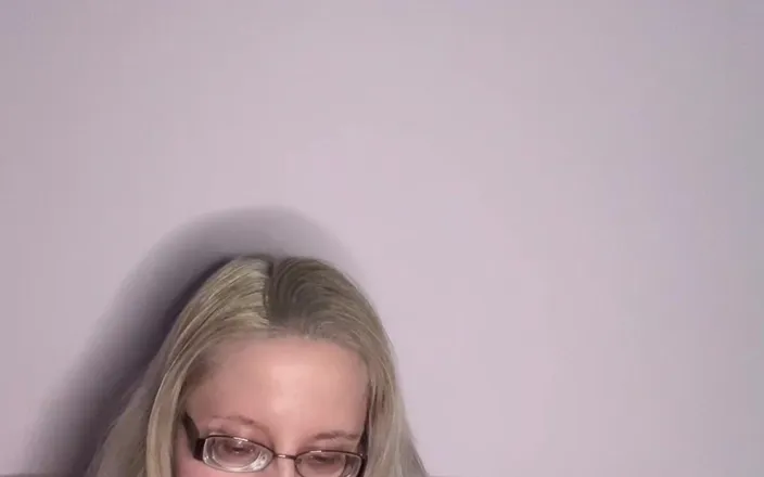 FinDom Goaldigger: Thick Eyeglasses Talk Blowjob and Nude Dance