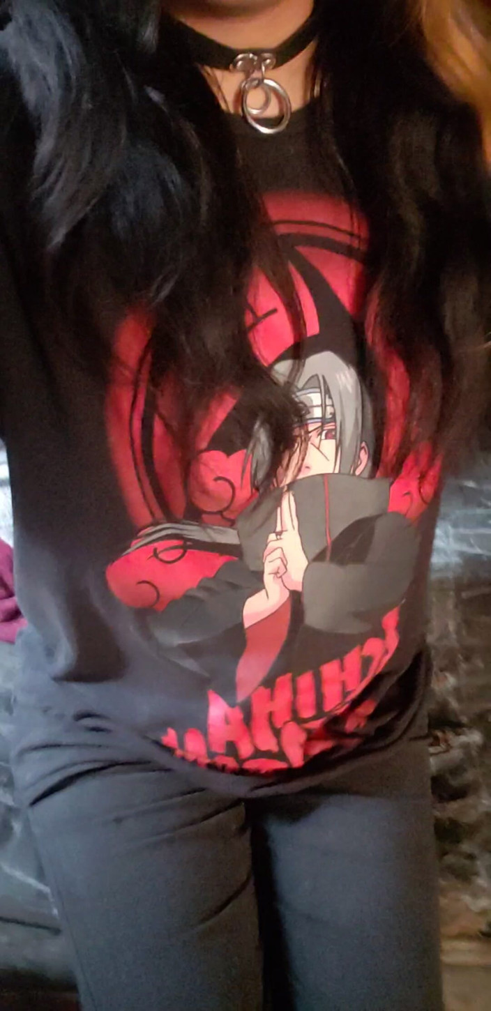 Laura1929: Yumiko trans indossa la sua camicia preferita anime itachi