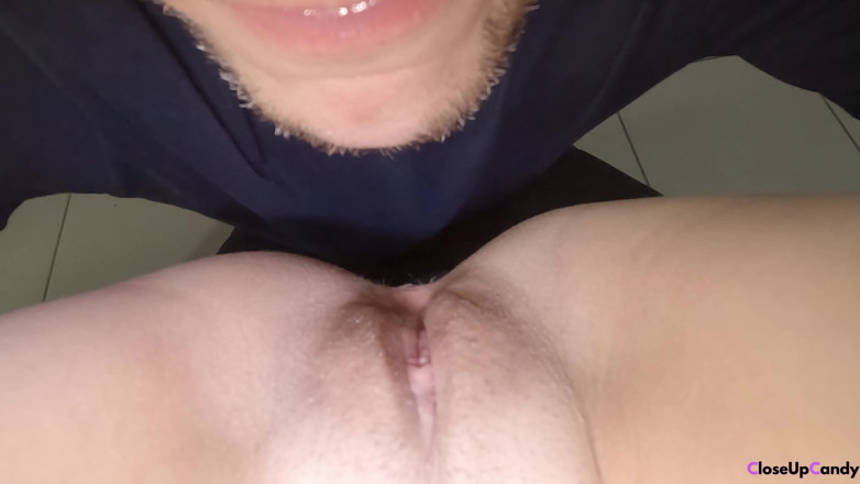 CloseUpCandy: Äta perfekt ung fitta med sprutande orgasm - extrem närbild asmr