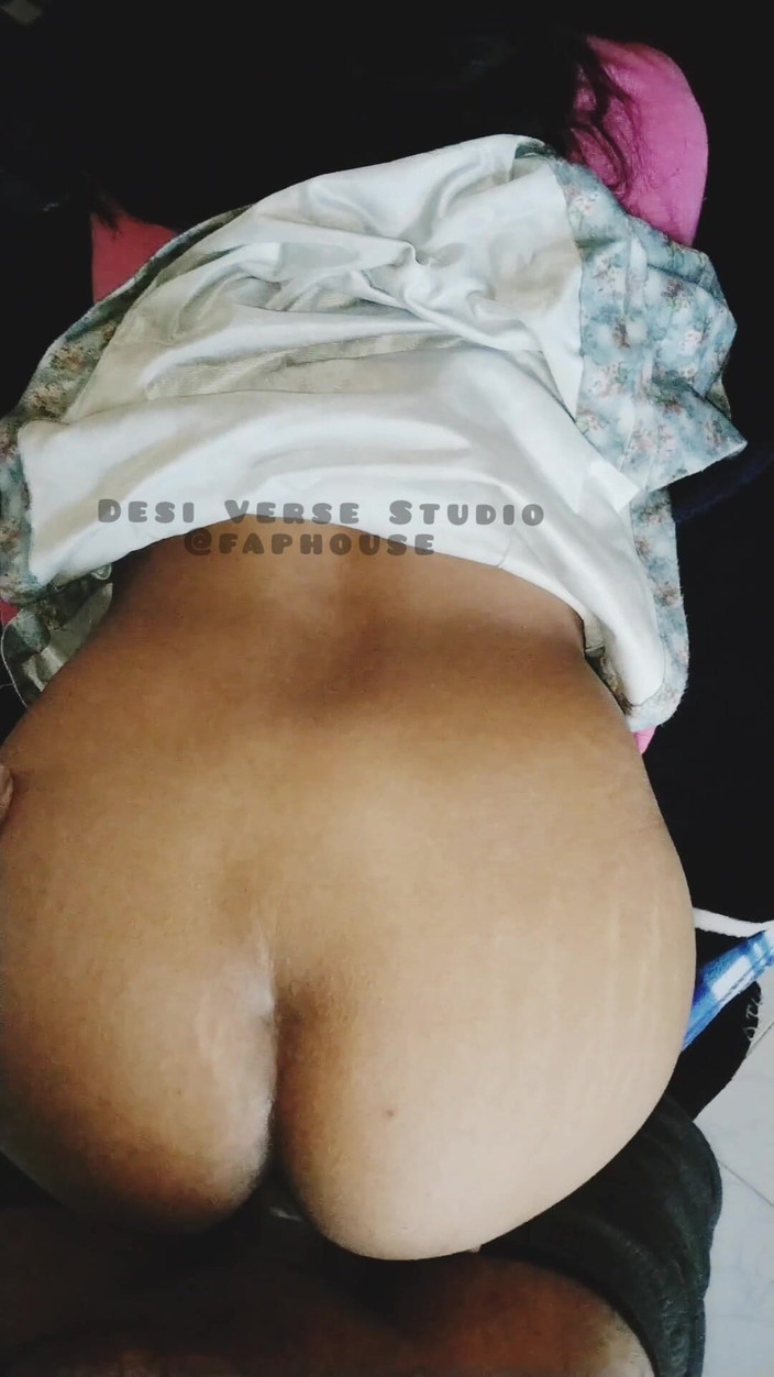 Desi Sex Slave: Desi india scopa alla pecorina mentre è al telefono