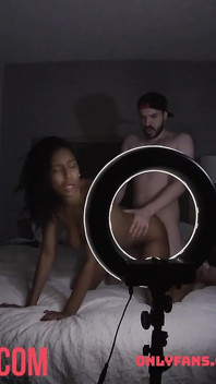 Gonzo strip e fode com quente negra gata bts