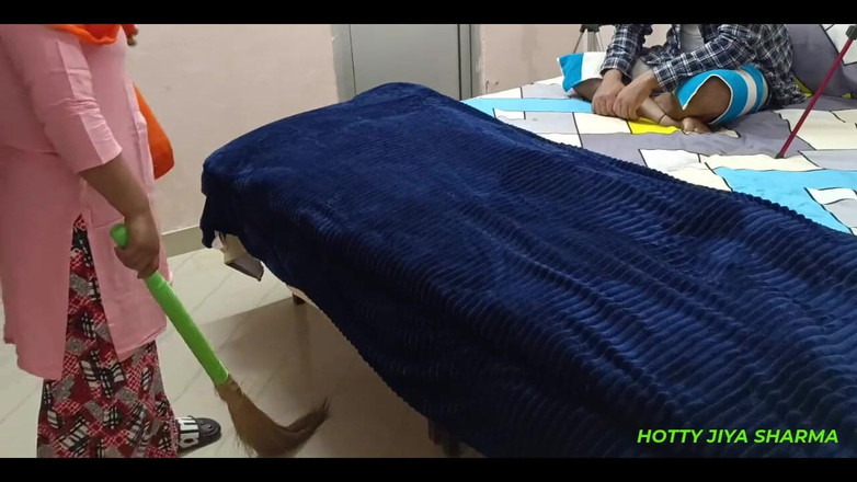 Desi Club House: De stiefdochter van mijn meid neuken