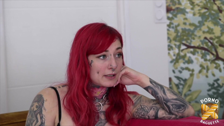 Porno Baguette: Sya, hermosa pelirroja, quiere follar todo el día
