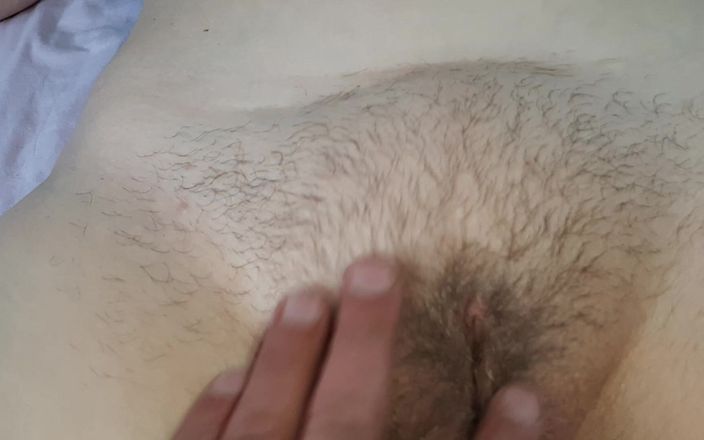 Vik_All: La chatte étroite de ma demi-sœur adore le sexe matinal.