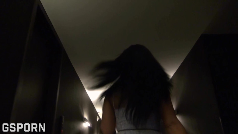 GS studio: Prsatá latina brunetka milf má velmi pěkné šukání