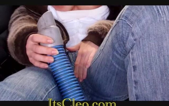 Cleo: Cleo jde do myčky aut!