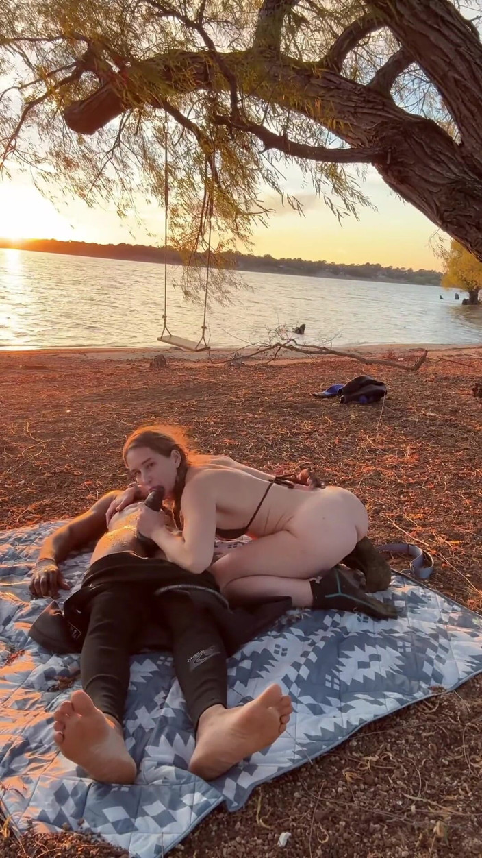 Jackrackemxxx: El pirata se folla a una puta en la isla...