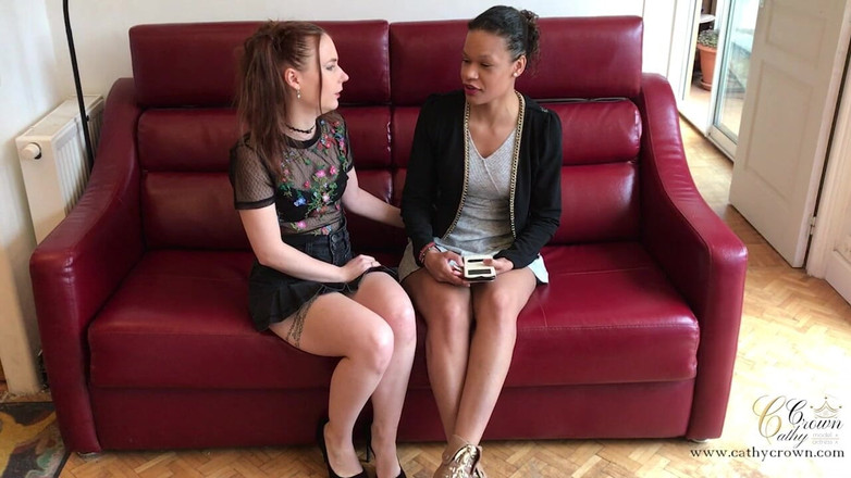 Cathy Crown Production: Лесбійська сесія з жінкою змішаної раси