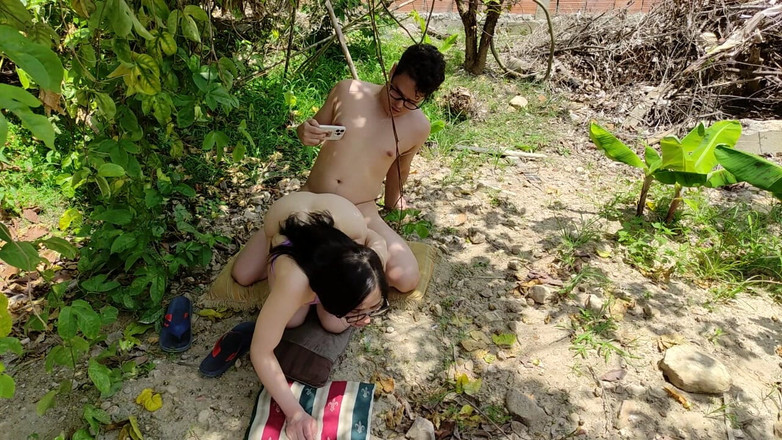 Crisanto999: La mia matrigna troia mi porta in un posto appartato...