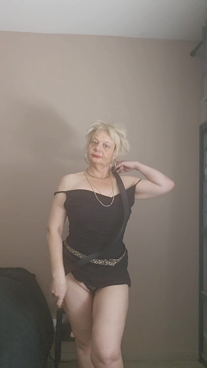 Sofy13: MILF Chín Chắn, Lẳng Lơ Của Bạn Đang Chờ Cậu Nhỏ...