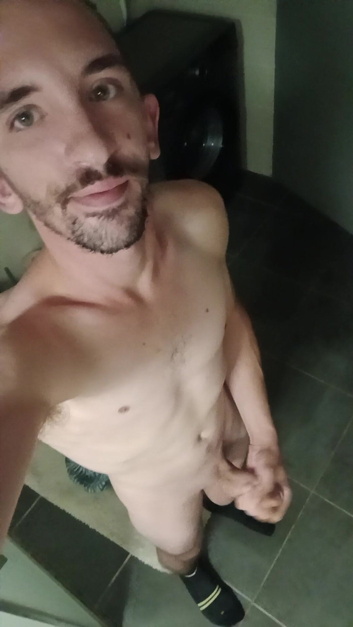 Alexis bondoux: Handjob with Cumshot of a Young Man
