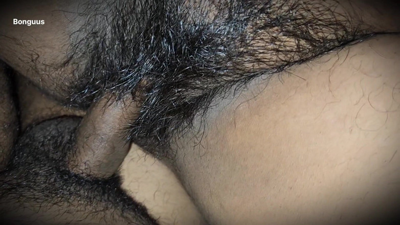 Riya Bonguus: La mia sorellastra, ha catturato il mio pene di notte.