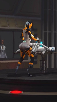 Futa seks robotu bilim kurgu laboratuvarında bir kadın uzaylıyla oynuyor