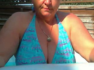 UK Joolz: Live from my hot tub! Come and join me