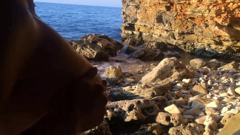 Risky Hairy Couple: Sex riscant la plaja de nudiști și ejaculare în pizdă păroasă