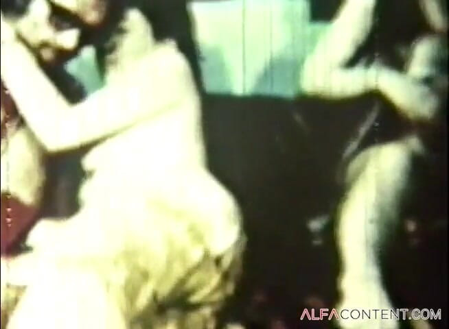 Alfa Planet: Two hot vintage babes sharing a hard cock in a...