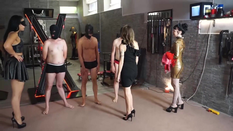 Lady Mesmeratrix Official: Herrinnen zwangen ihre sklaven zum crossdressing und zum schwulen blowjob
