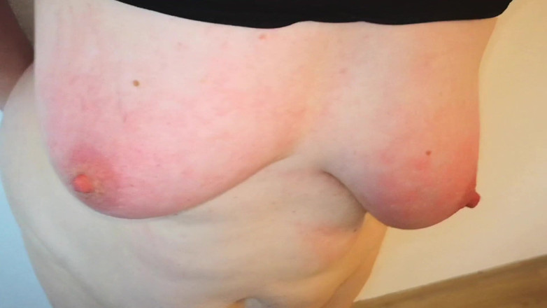 Bouncy Tits Action: Menampar tetek ini dengan baik