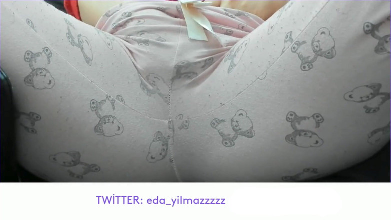 bigass_sexy_bigboobs: Masturbacja w piżamie - pieszczoty cipki w piżamie - tureckie porno