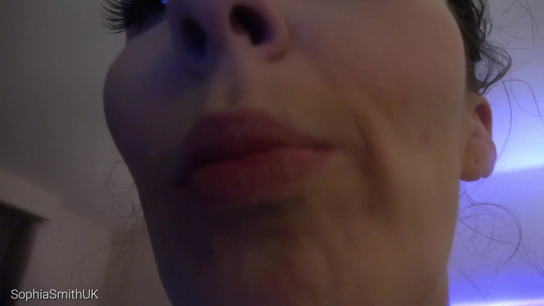 SophiaSmithUK: ASMR a big kiss