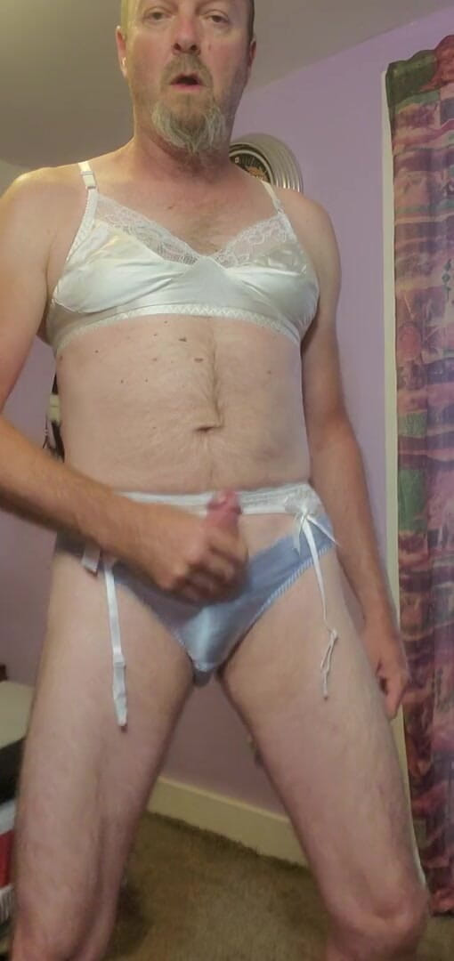 Fantasies in Lingerie: Grande colpo di sperma indossando le mie mutandine di seta...