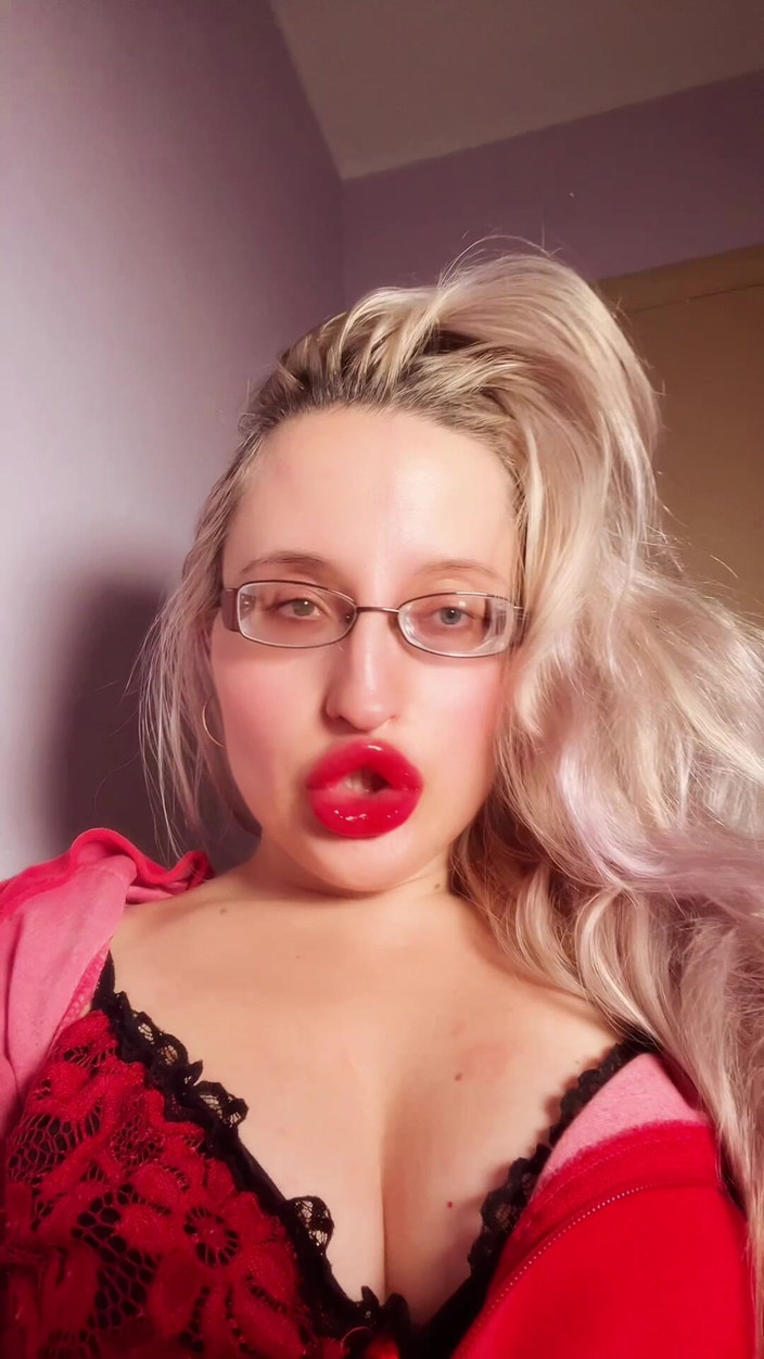 FinDom Goaldigger: Perfect Lips Red Lip Gloss Lipstick Fetish Findom Goaldigger Lips...
