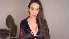 annikarain: Мачуха шльопає на колінах і ображає твій маленький член