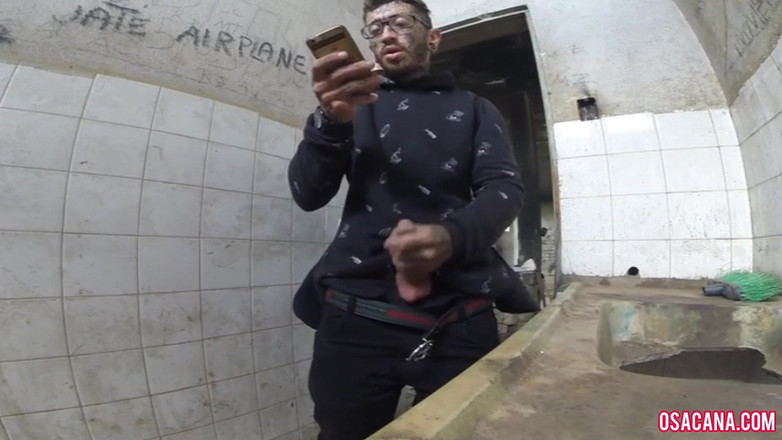 World Gay: Přeskočil jsem zeď, abych si udělal honí v třesoucí se...