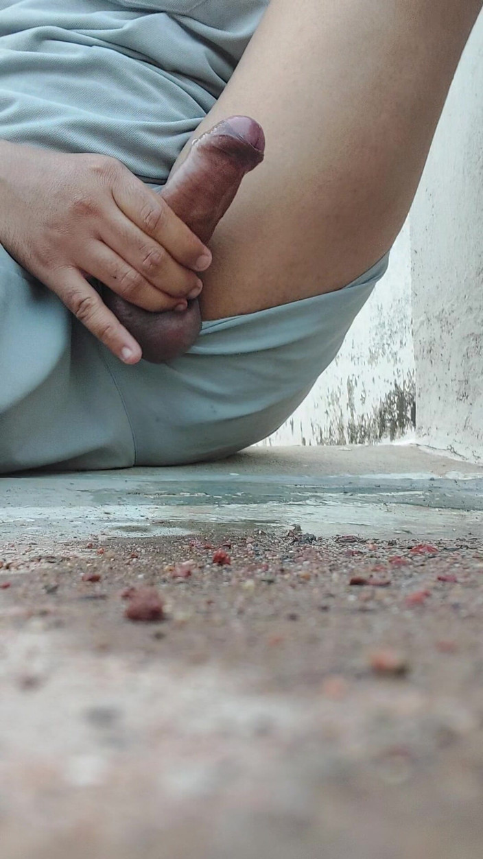 Bigcocka: Singur pe Acoperiș se pișă pe #xhamstar #bigcock Xhamstar