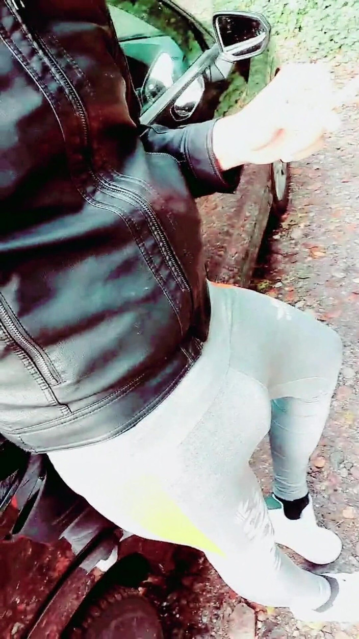 Slutboyben: Slutboyben cam4, une nana sexy en croisière sur un parking...