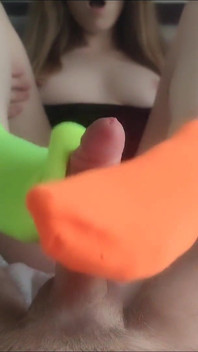 Moje Nohy Jsou V Barevných Ponožkách Pro Potěšení - Hot Sockjob