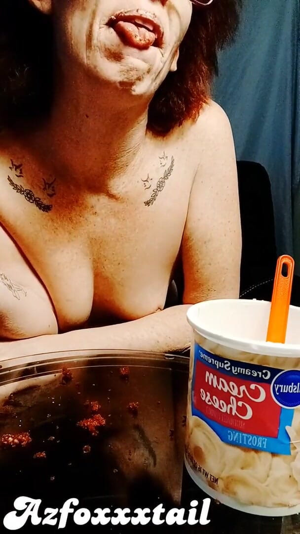 AzFoxxxTailPhelicia: Foodplay-cupcake