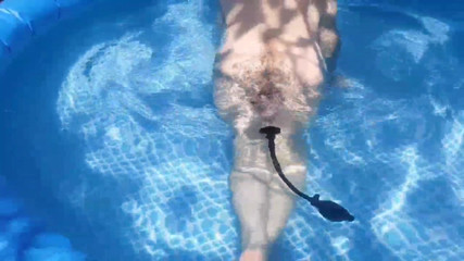 Kitty_Cross: 매혹적인 네온 조명 아래에서 야생 춤을 추는 아름다운 펨보이