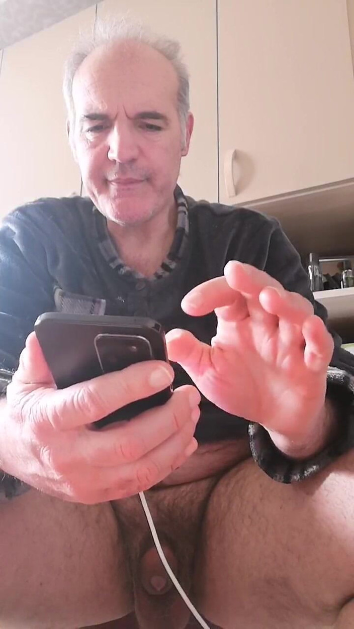 Setesesso7: Uzun bir Pazar günü penisimi mastürbasyon ve boş plastik şişeye işemek