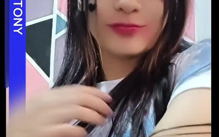 Yulieth Gomez: Modella che prova la lingerie viene beccata