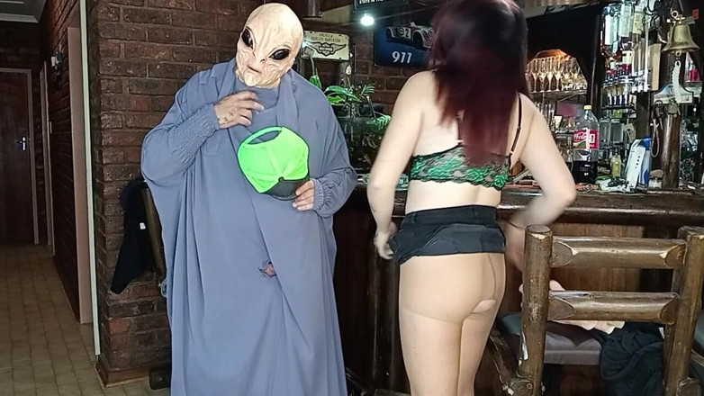 Bigjoefuckalott: Dish Horny Alien Baru Saja Keluar Dari Ruang Angkasa