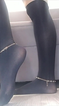 72 kaale uchch moje pair pooja2