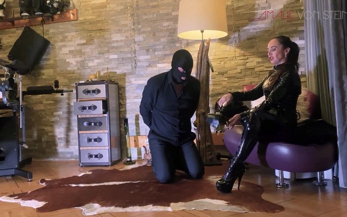 Amalie von Stein: Latex spotta slav - lyd &amp;svälja som en bra liten piggy
