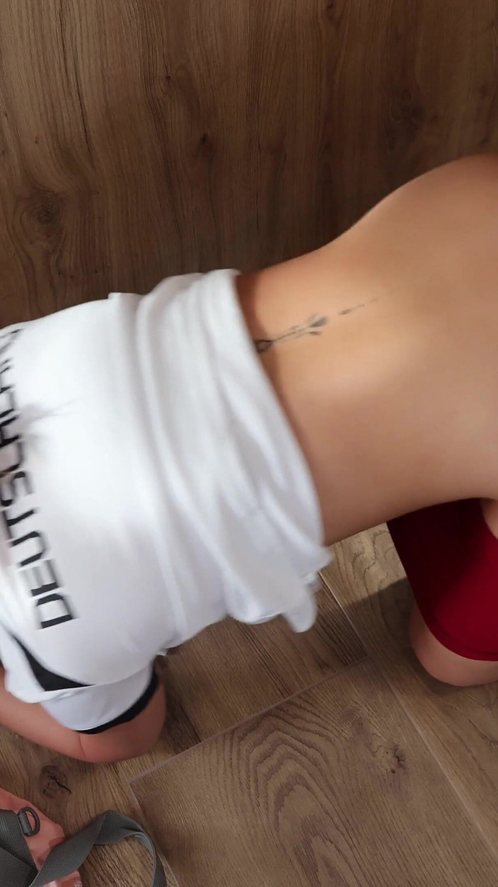 Laura Dee: Hot German Tease! Squirting on the Floor in My Football...