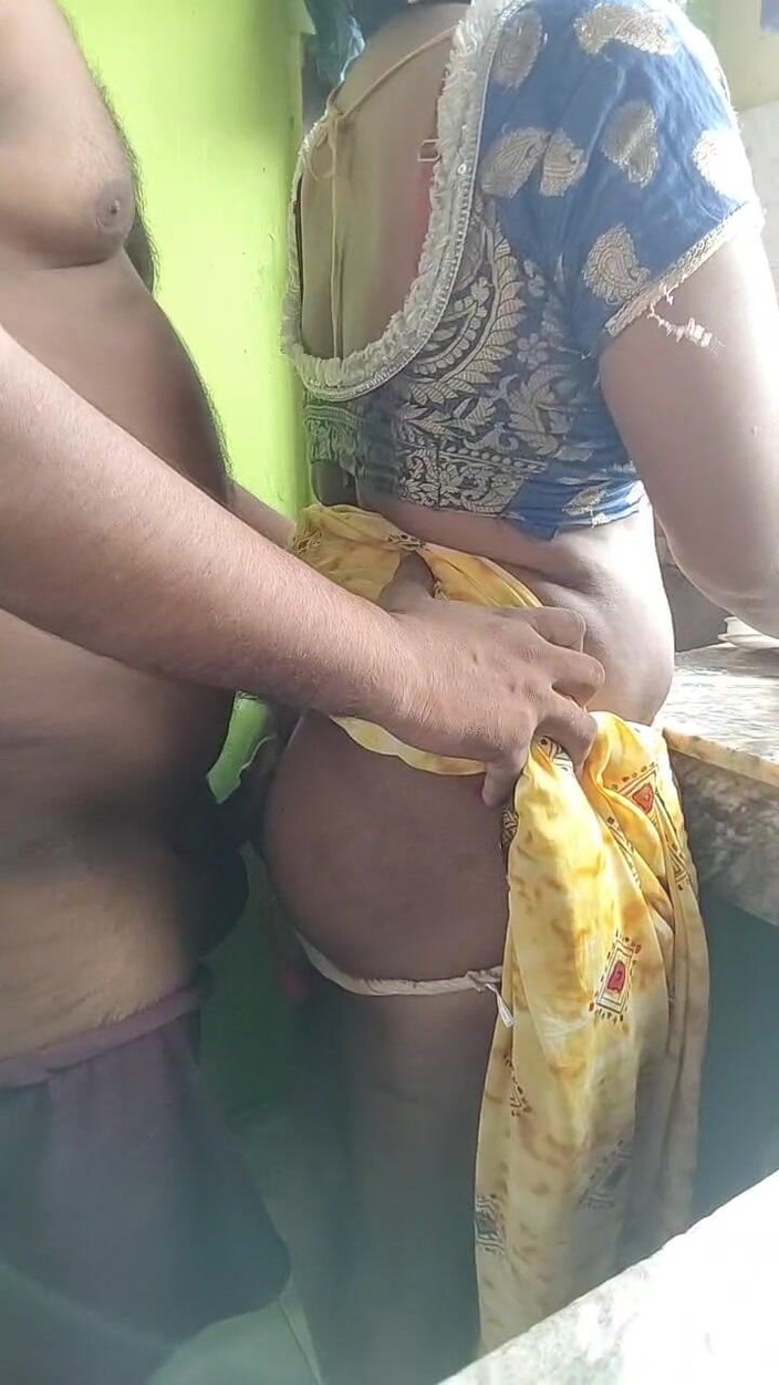 FULLMJEDETI: Sfregamento del culo Deshi bhabhi Bartan tempo di wasing