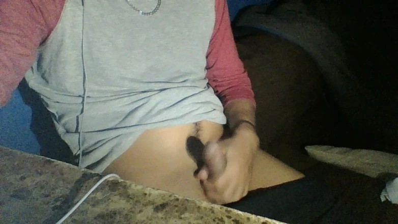 AlexAlejandro13: Eu continuo tocando meu pau na webcam quente