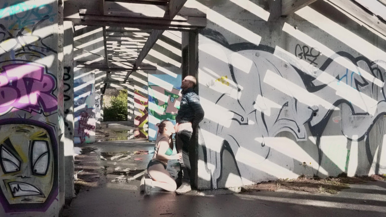 Petitpiment: Succhio il mio ragazzo urbex!