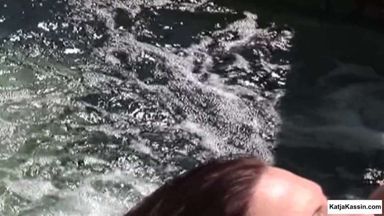 Katja Kassin: Katja Kassin es follada en la piscina