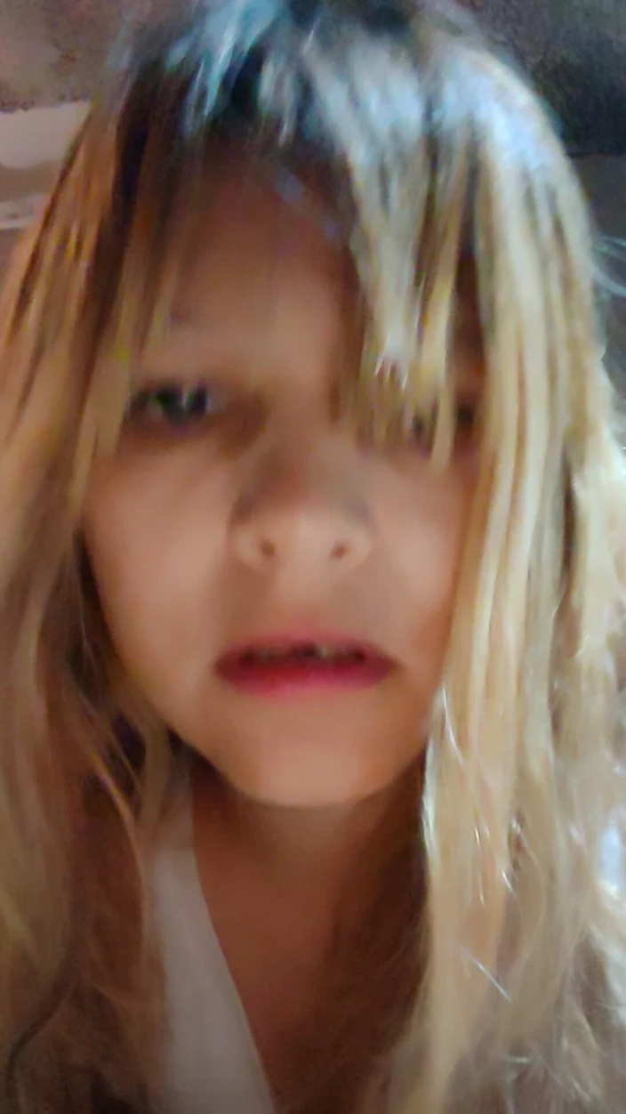Lusi: Esposa insatisfeita se masturba com travesseiro
