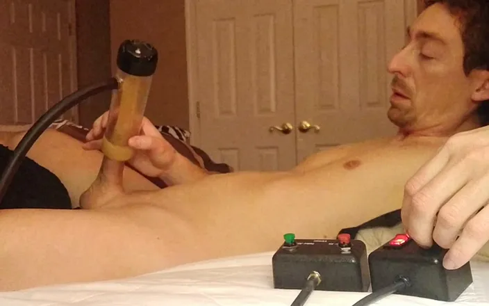 DMVToyLover: Masturbating and starting up the Venus 2000 Sex Machine Jan 12. Part 2...