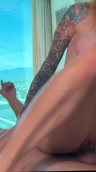 Dvě MILFky Sarah Jessie a Charlie Valentine Sdílet Teddy T