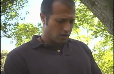 Cryptostudios: Bruna ragazza messicana succhia il cazzo del ragazzo in giardino...