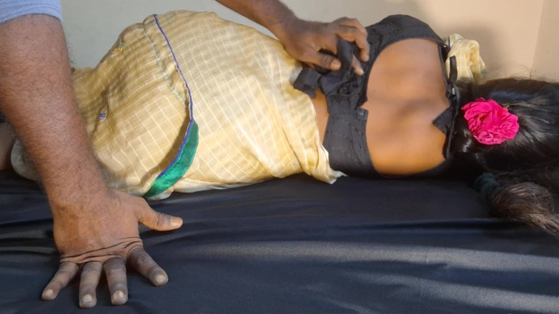 Delightrose: Indische Desi-vrouw verleidt stiefvader om zijn pik te zuigen